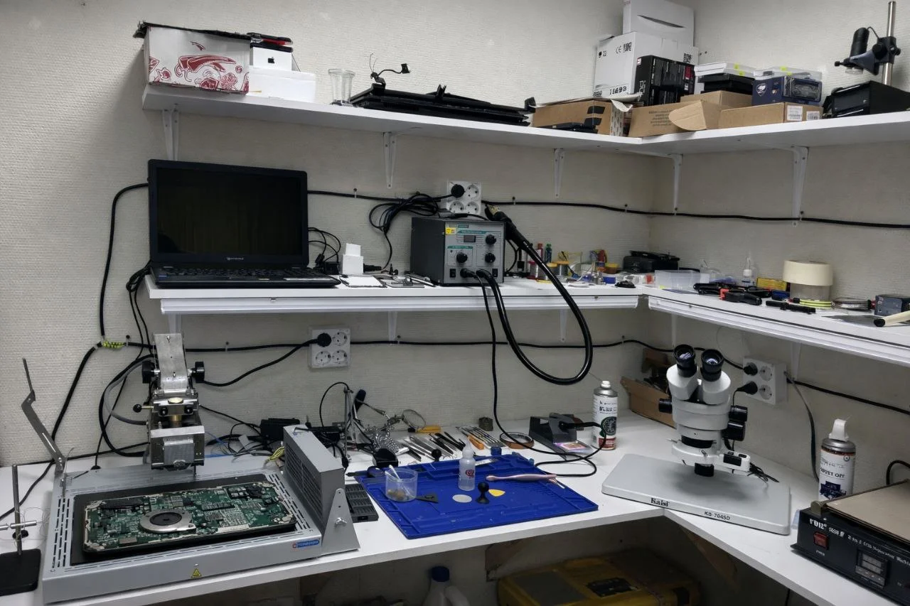 Мастерская сервисного центра BIOS в Челябинске — рабочее место мастера